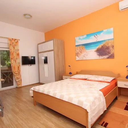Sena Apartment *